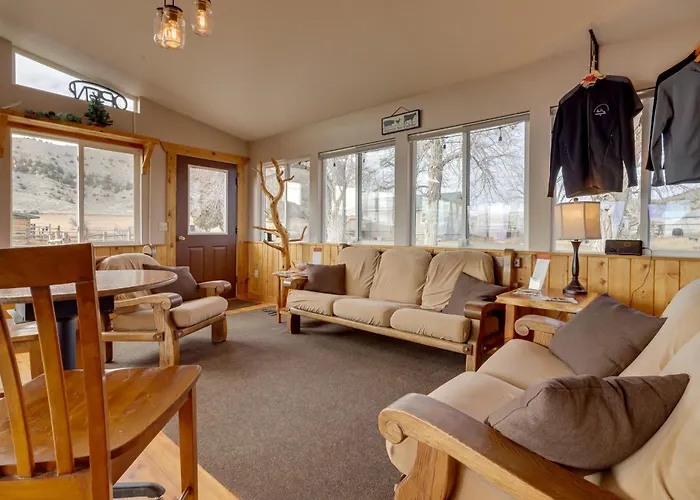 Cattle Ranch In Western Wyoming W/ Grill Holiday home